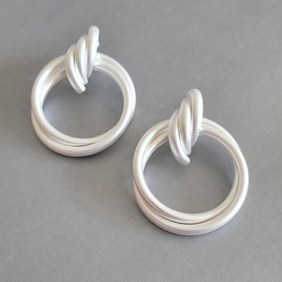 Xlarge Knotted Studs - Picture 1 of 1